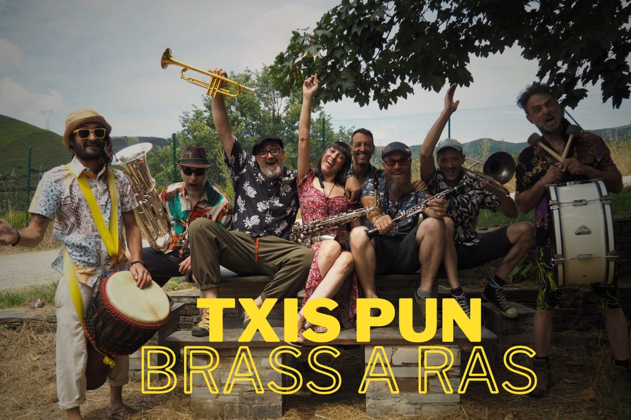 [fanfare de rue] Émanation du groupe de Los Ciclones del Becerril, Txispun Brass a Ras Band fait résonner dans les rues la musique de la Nouvelle-Orléans et des Balkans, avec parfois une touche caribéenne, mais toujours à leur sauce !