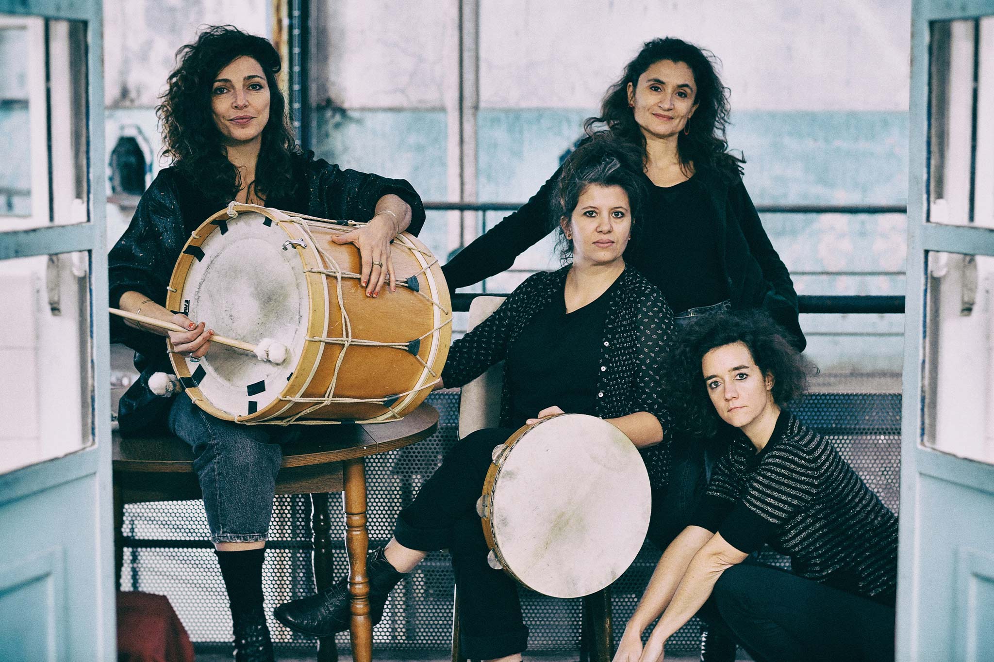 Quatre voix, quatre personnalités, une énergie folle et un univers musical qui traverse les frontières… Un spectacle vocal puissant, généreux et complètement envoûtant !